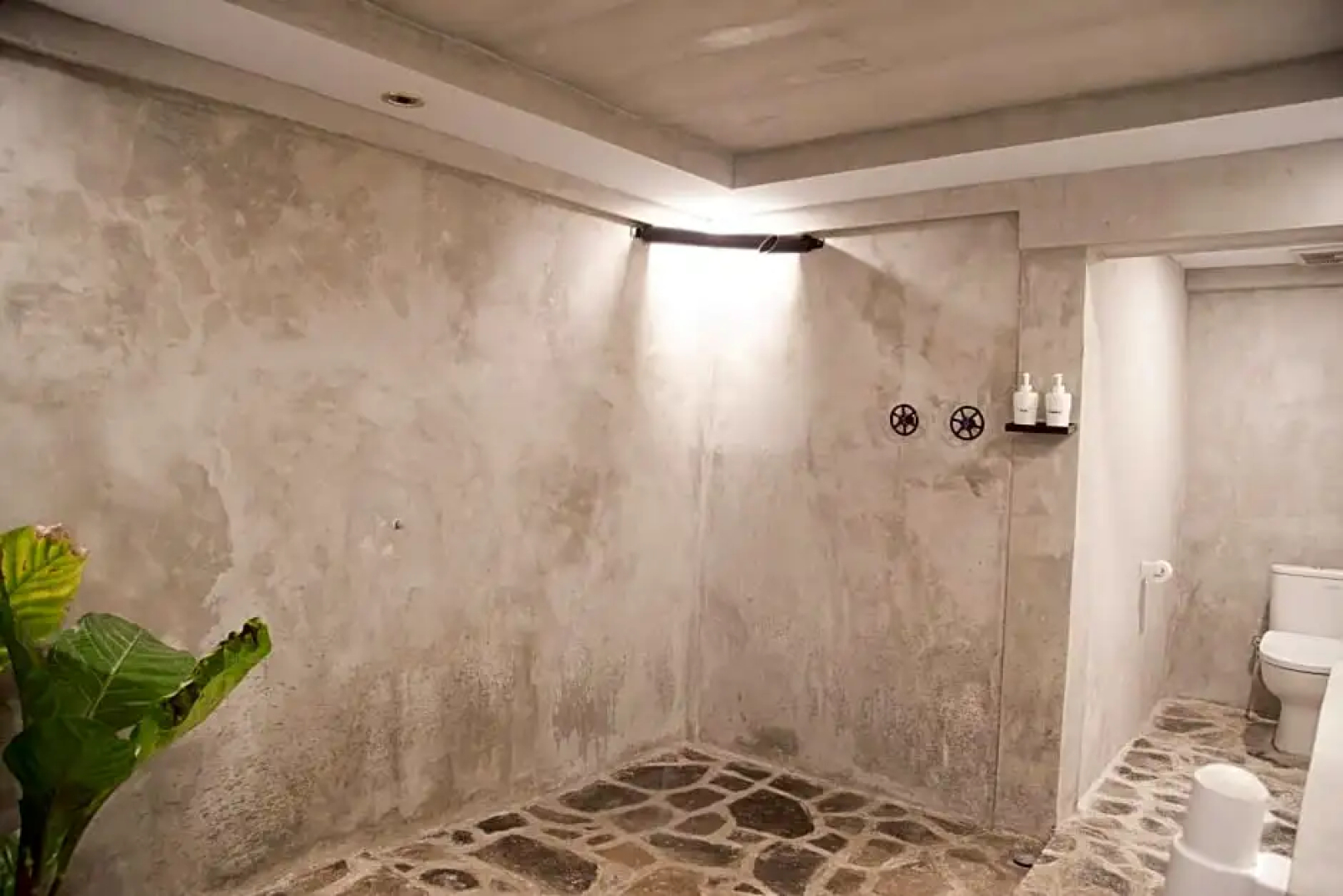 Flores Passport House