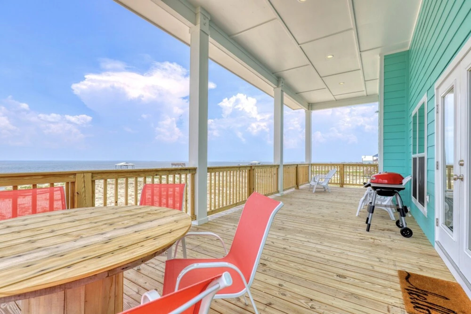 Salty Seahorse - Waterfront! Pet Friendly! Game Room, Pool Table, Beautiful Views - Room For The Whole Family 4 Bedroom Home by RedAwning