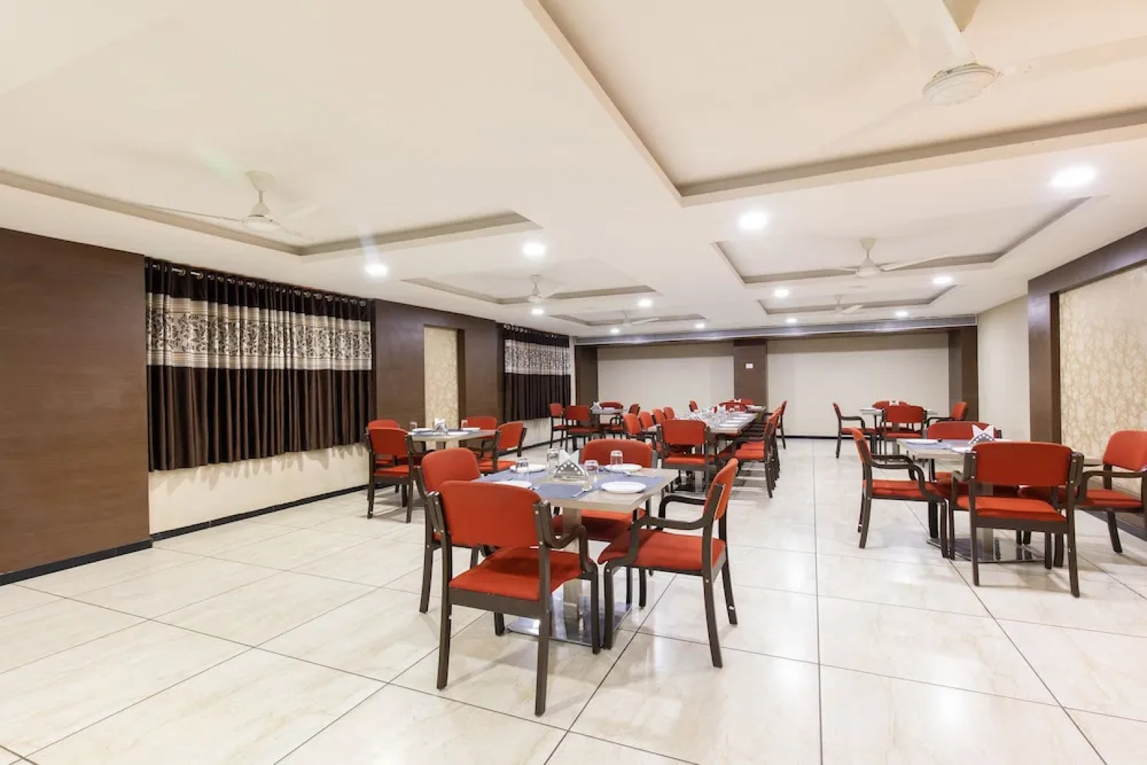 Capital O 19528 Hotel Park Palace