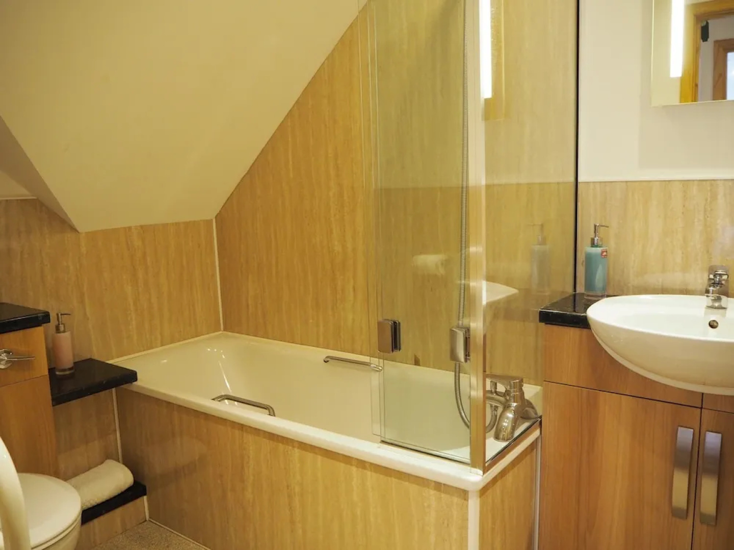 Decca Apartments