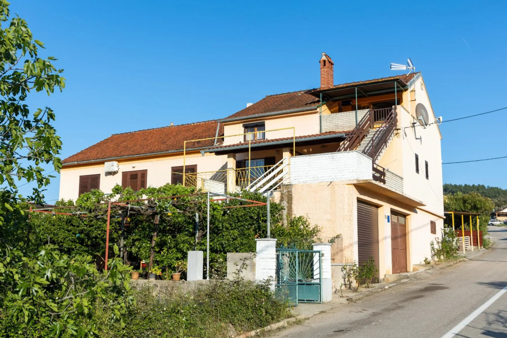 Vesna - 100 m from sea - A1(2+1)