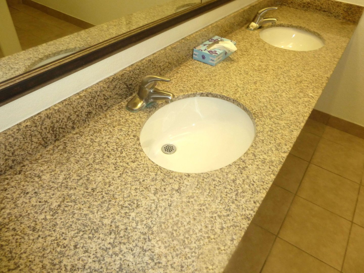 Americas Best Value Inn & Suites Gun Barrel City