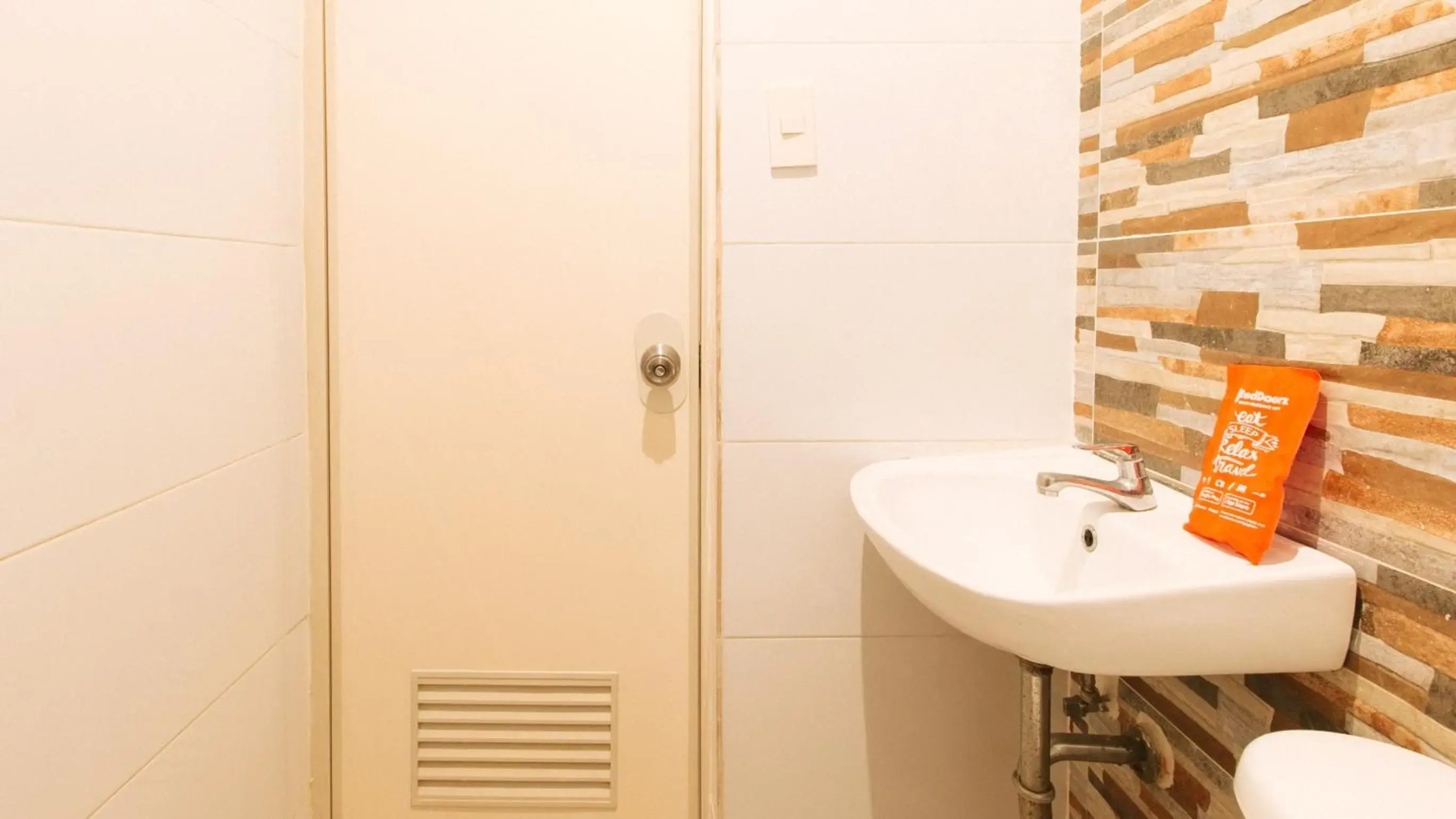 RedDoorz near Quiapo Church Manila