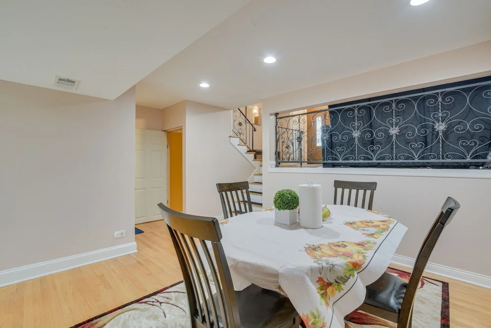 Fenced Backyard: Family Getaway in Des Plaines!