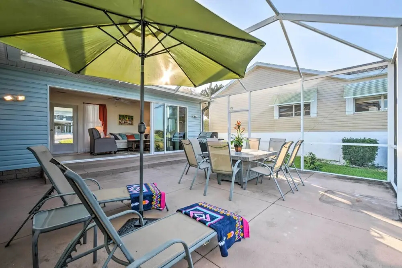Lovely Lady Lake Home w/ Resort Amenities & Lanai!