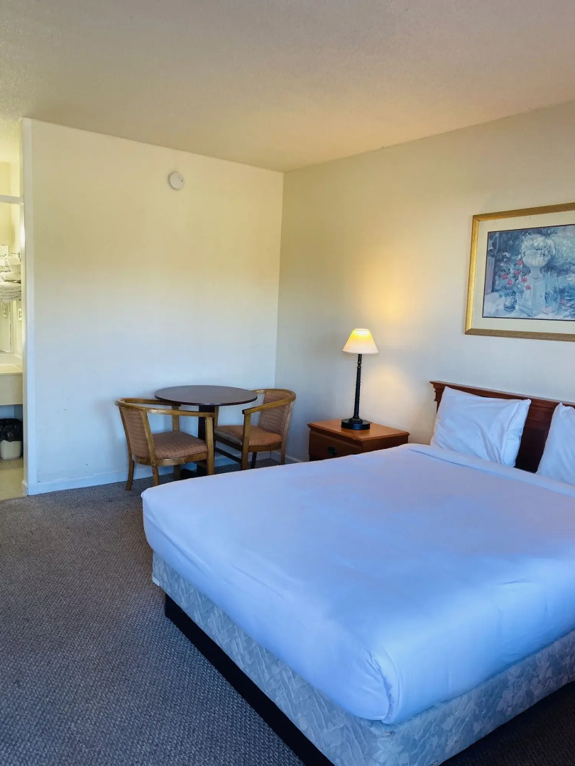 Travelers Place Inn & Suites