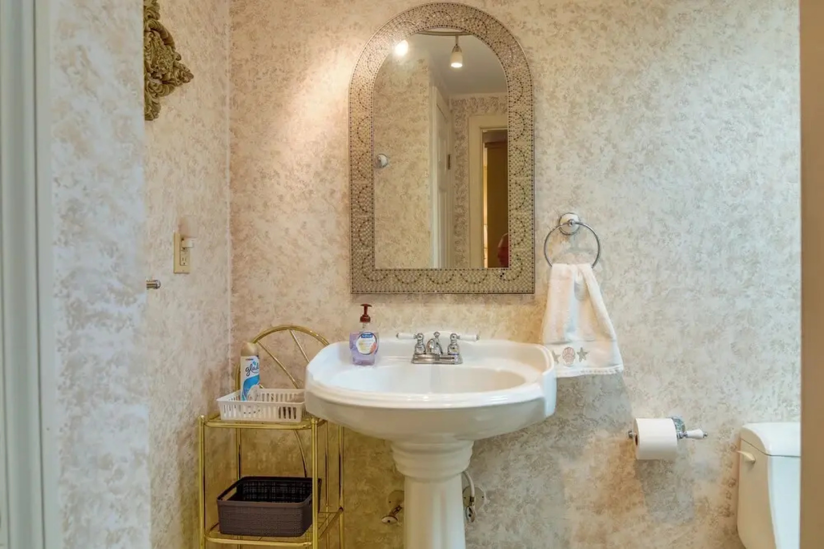 Bayfront Plymouth Gem w/ Sunroom, Steps to Shore!