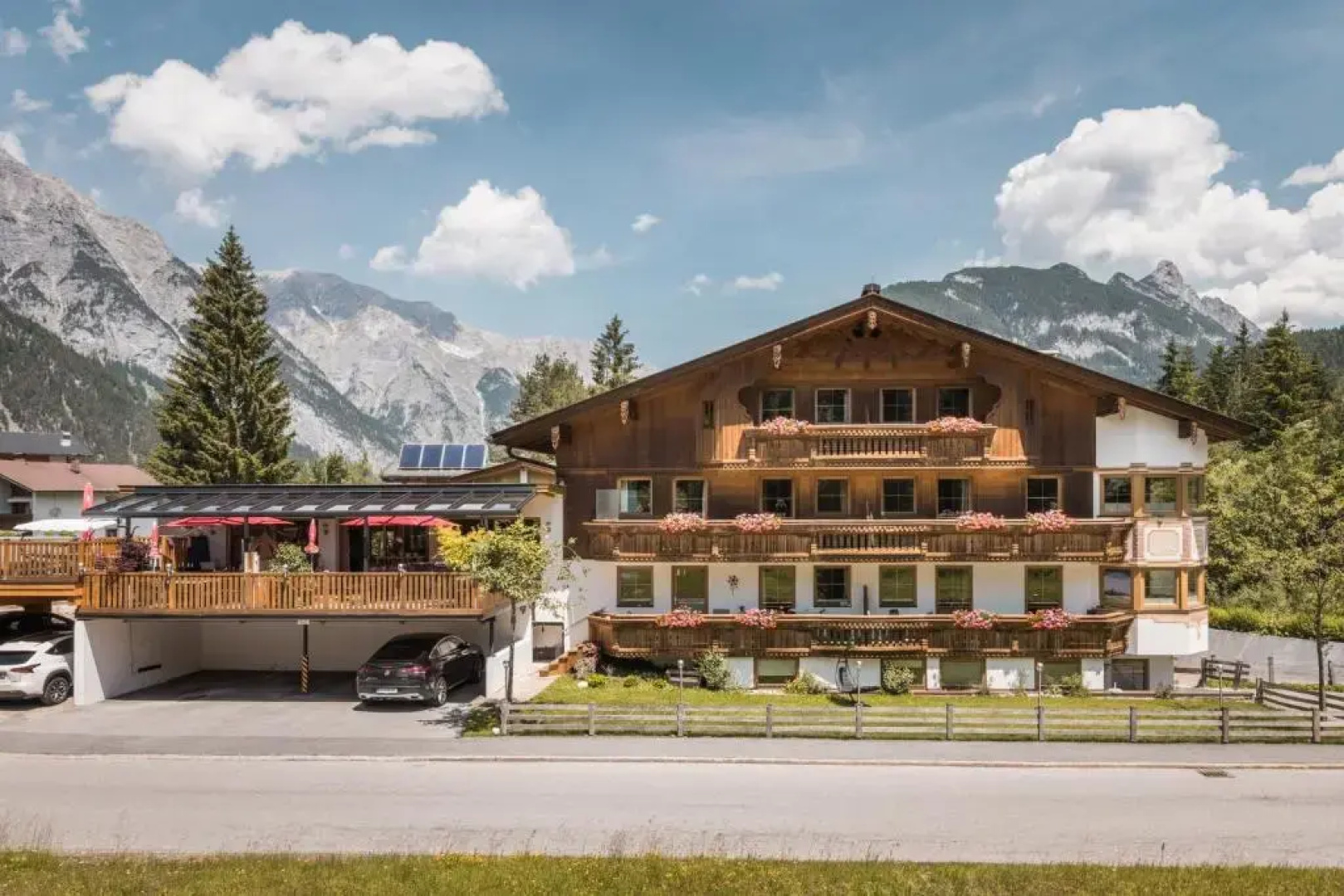 Wohlfühl-Ferienwohnungen Landhaus Karoline