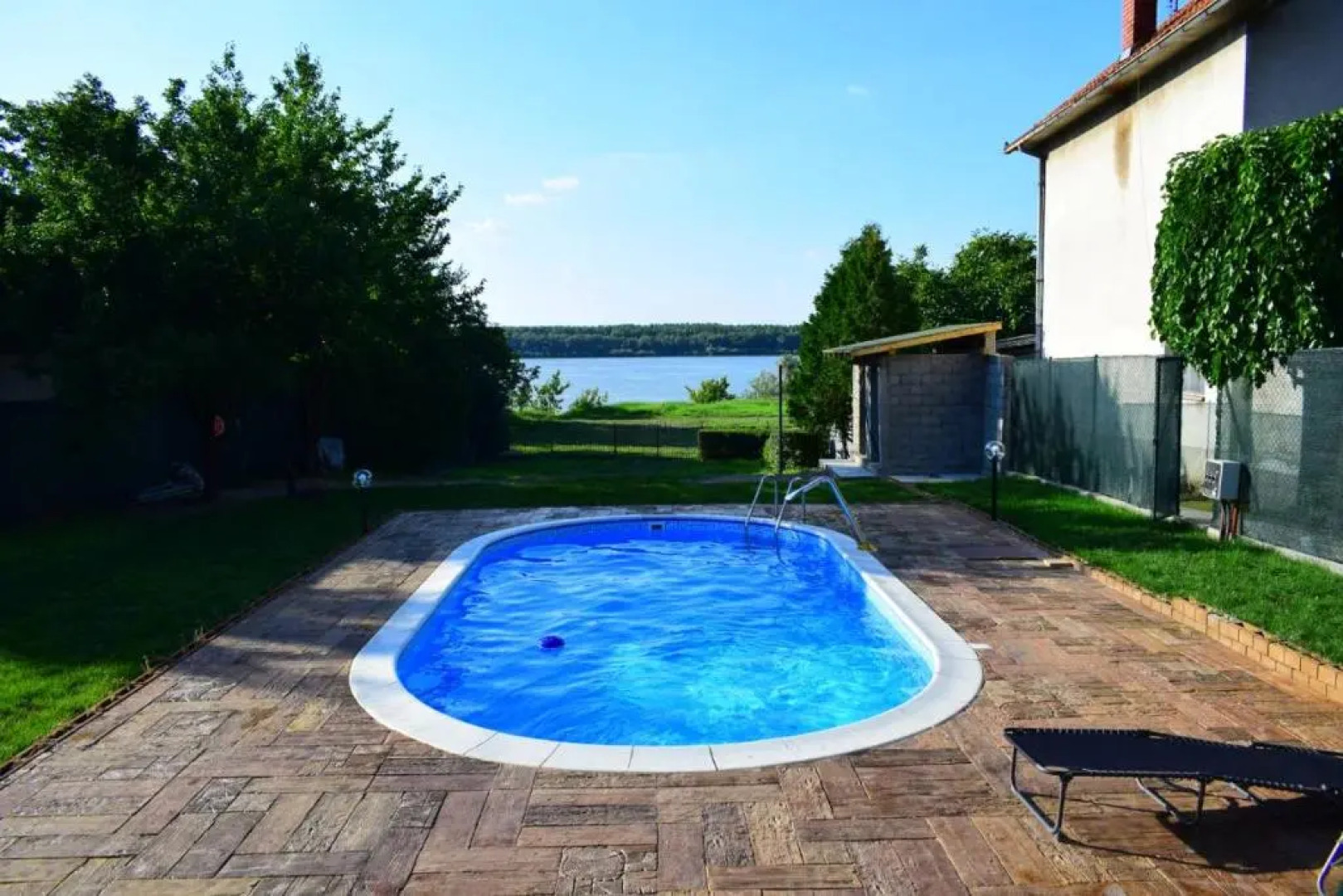 Vila Mila Riverside Apartments