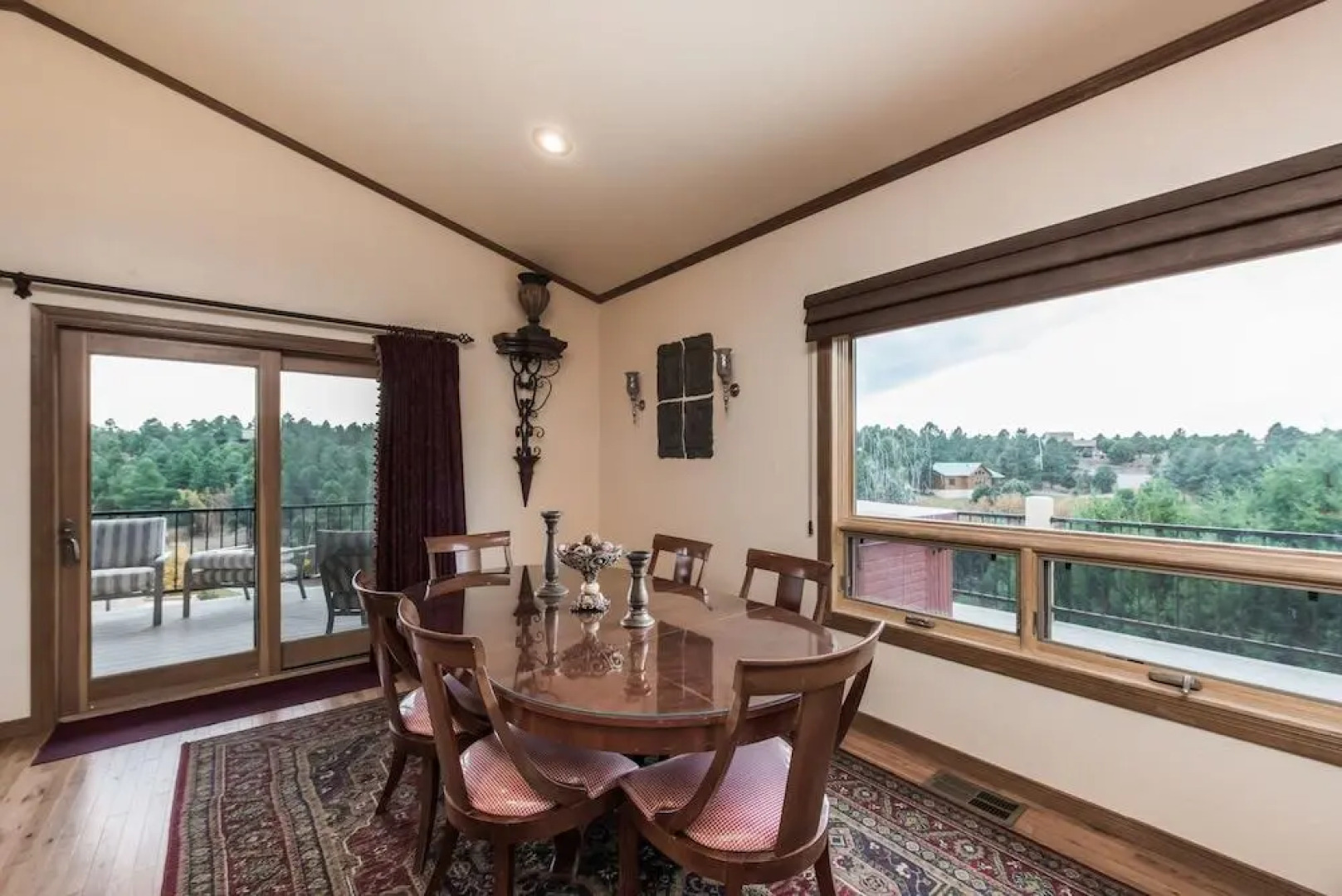 Mountain Views - Three Bedroom Cabin with Hot Tub