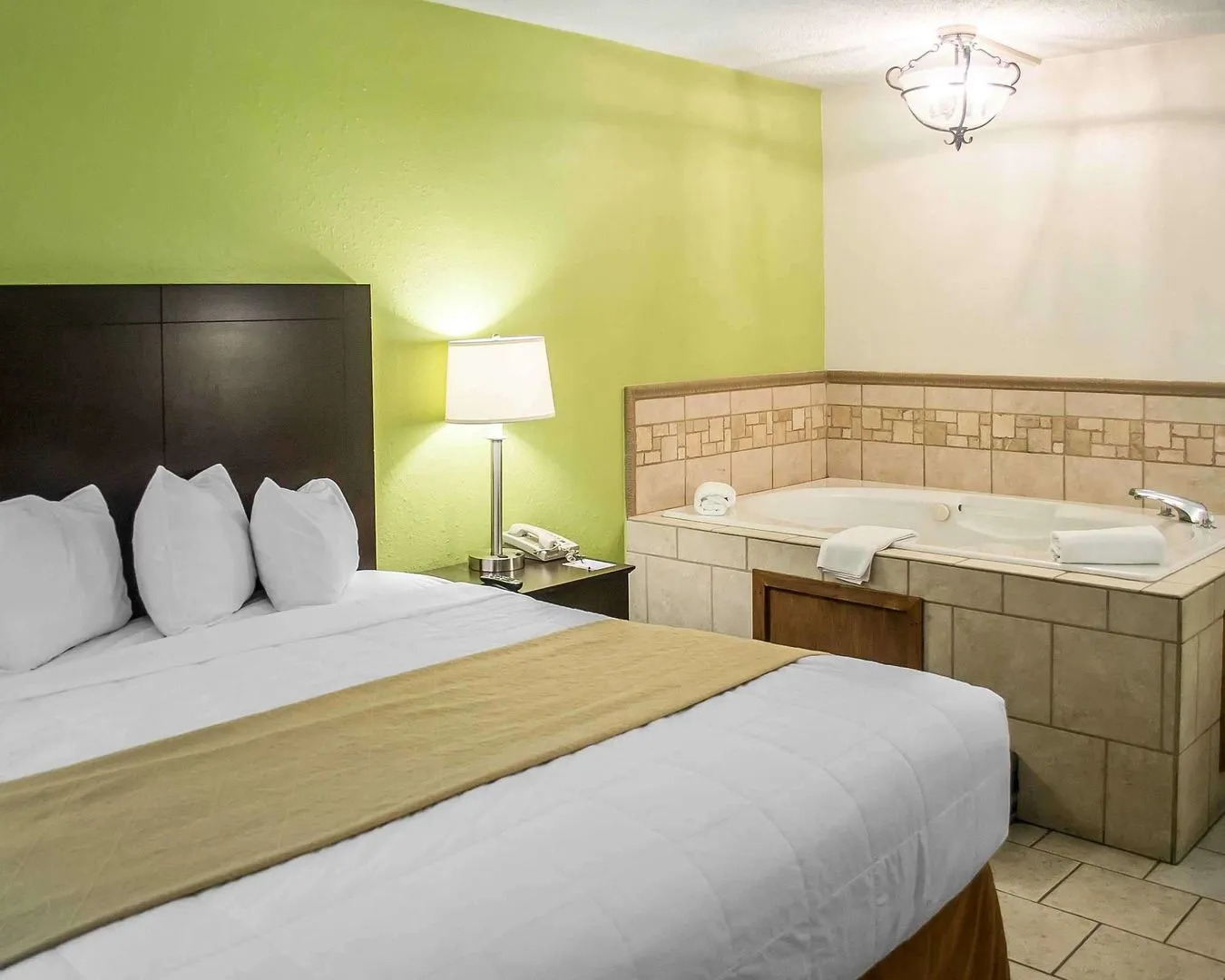 Cedar Stables Inn and Suites