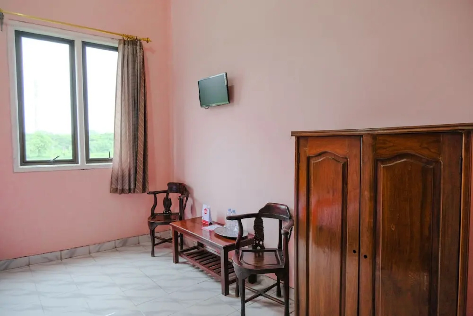 Hotel Istana Family by OYO Rooms