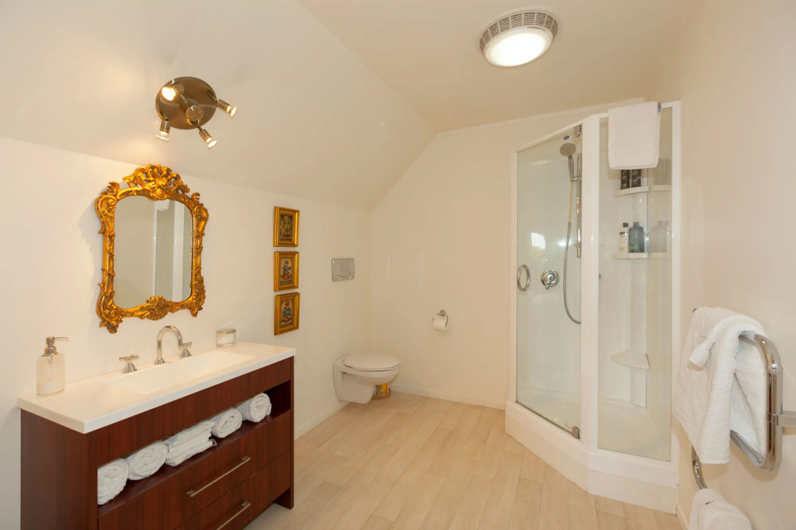 Tudor Manor Bed & Breakfast