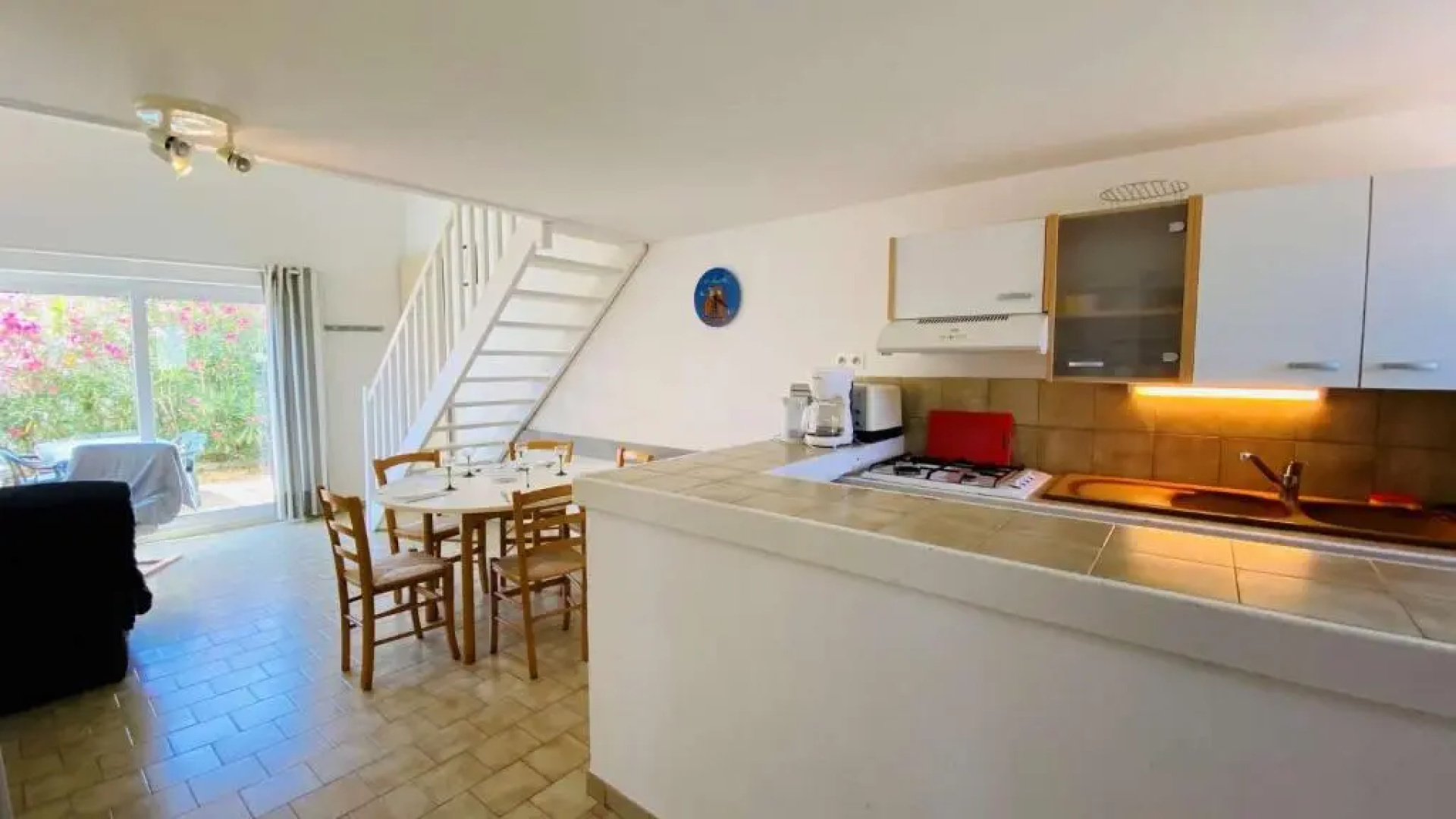 Location dans résidence avec piscine à 50m de la plage