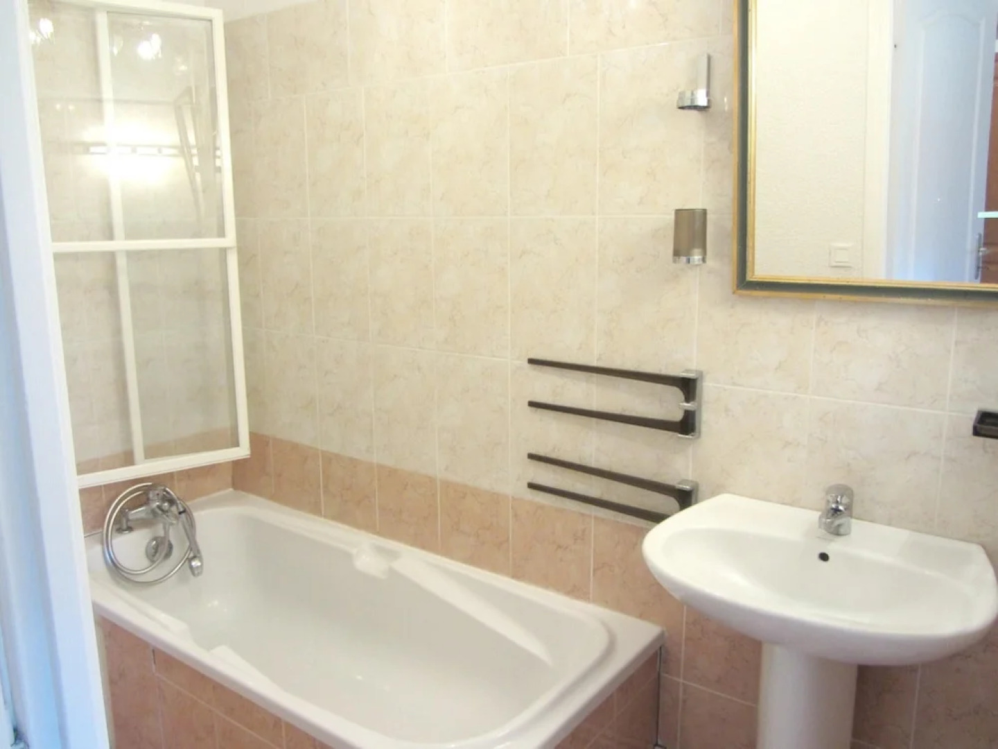 House With 4 Bedrooms in Saint-andré-en-vivarais, With Furnished Garde