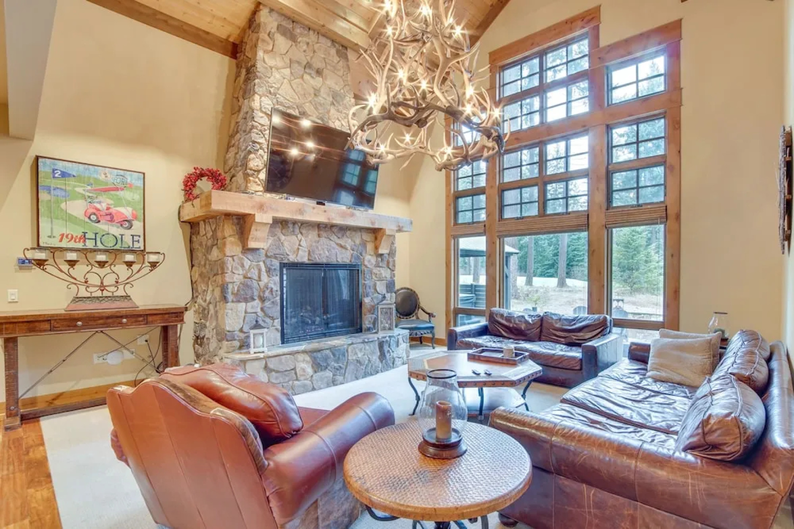 Spacious Cle Elum Cabin on Golf Course w/ Hot Tub!