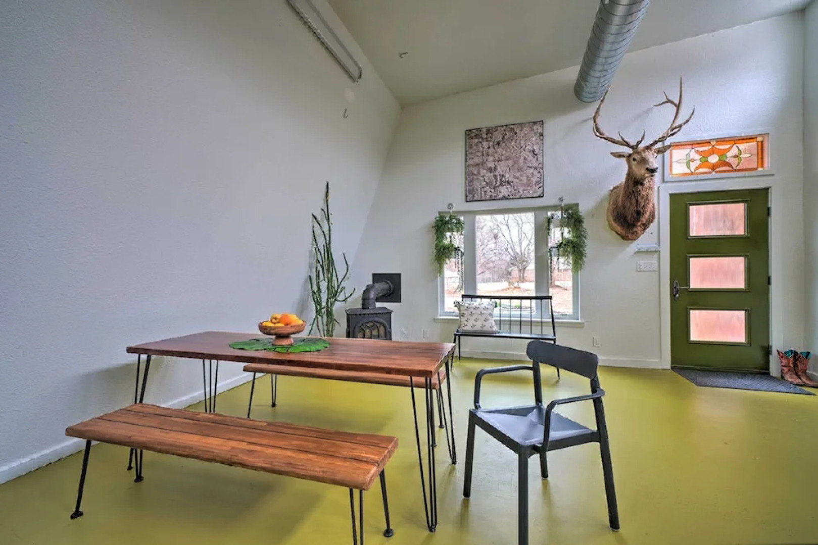 Bohemian Home w/ Screened Porch, 3 Mi to Lake!