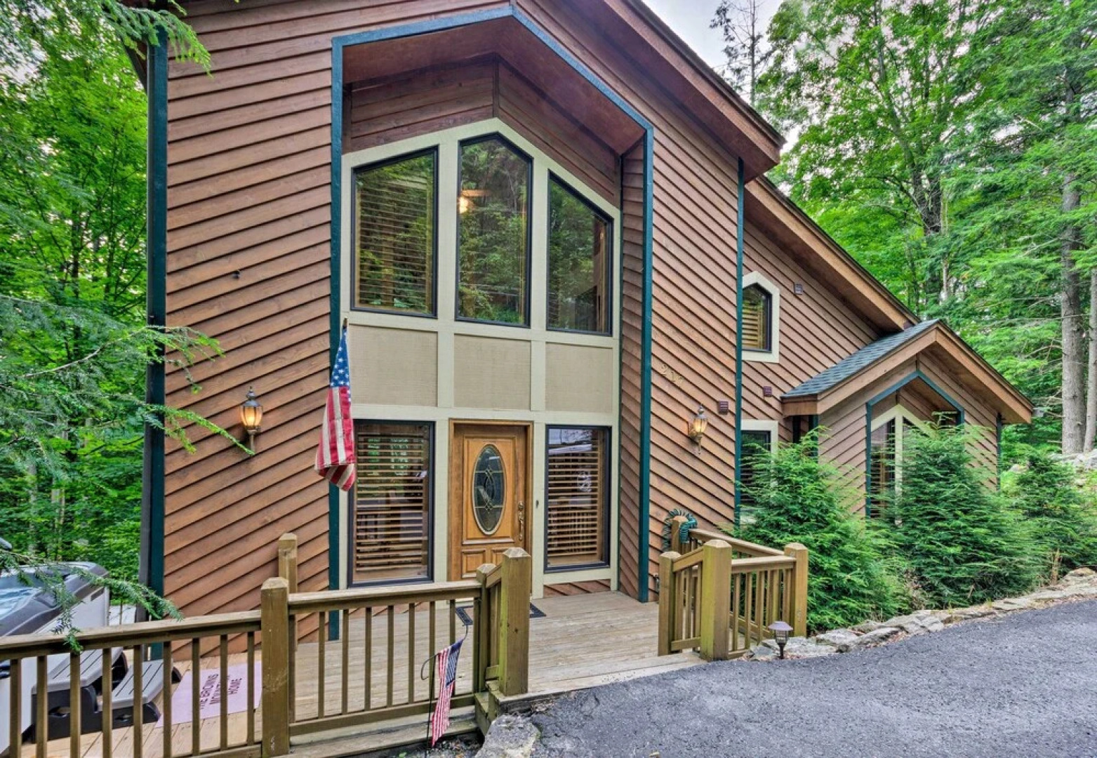 Lavish Beech Mountain Ski Cabin w/ Hot Tub!