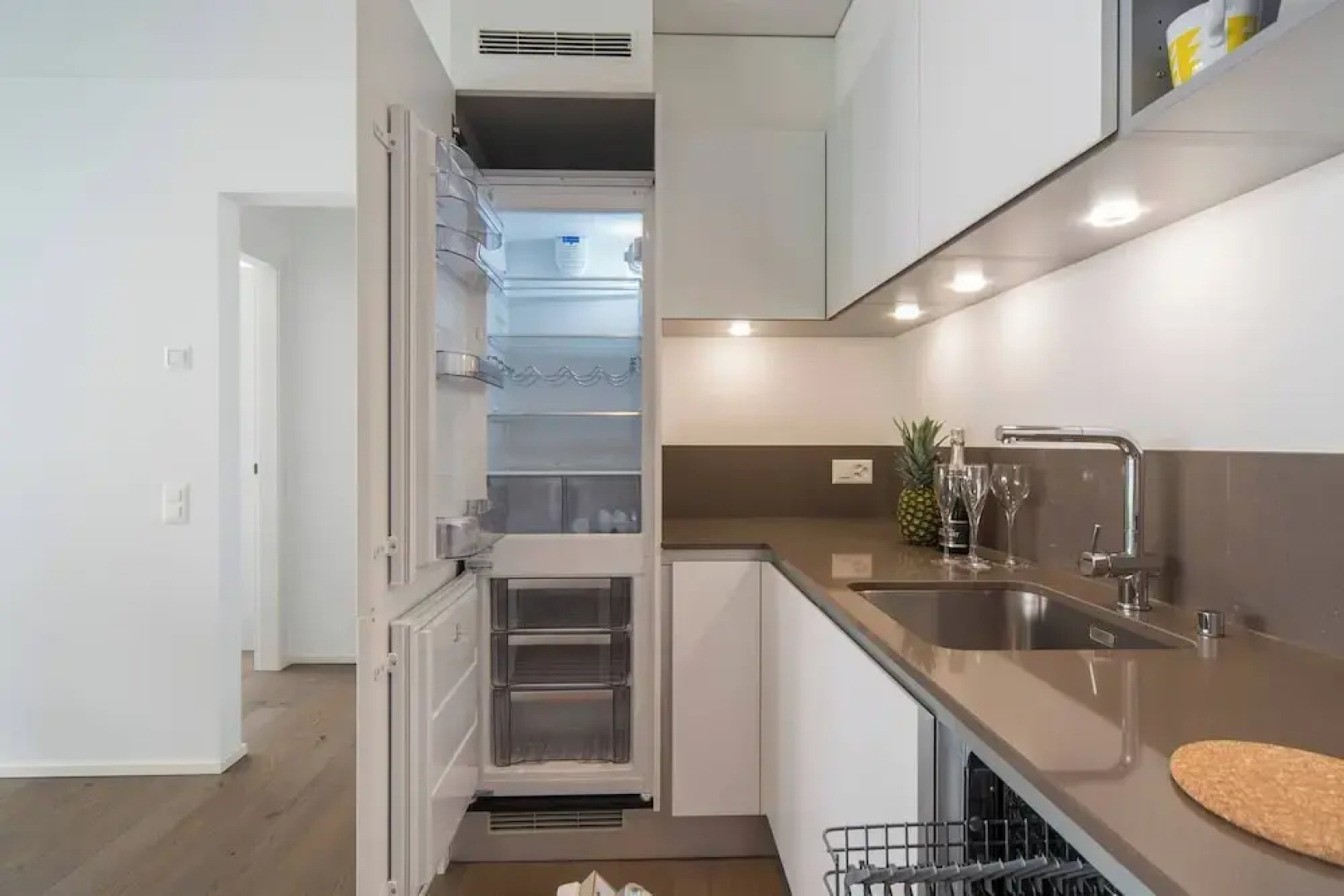 Brand new Apartment City11