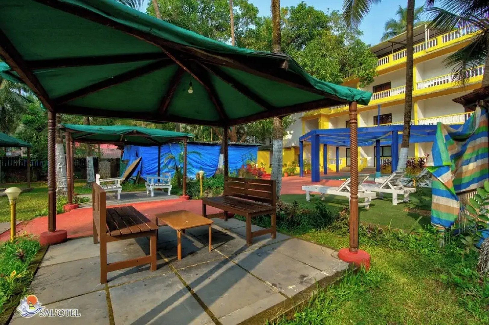 Salotel- near Mae De Deus Church