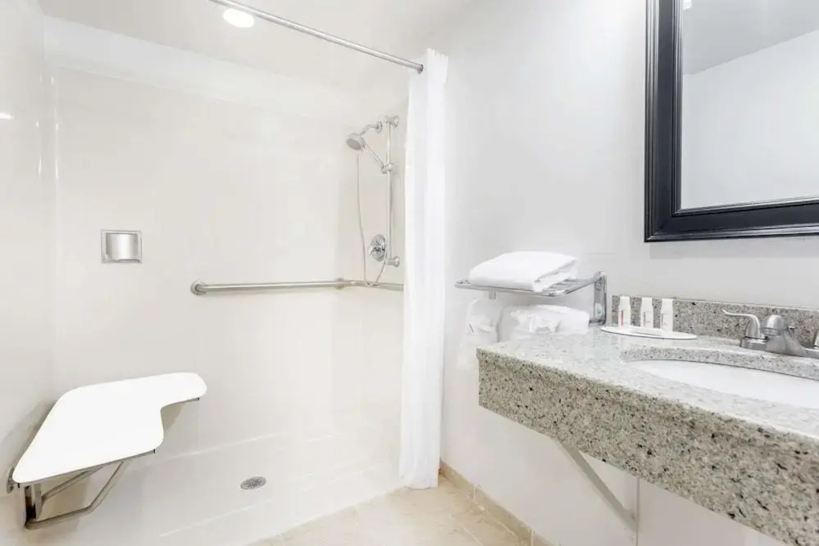 Holiday Inn Cedar Falls University Plaza