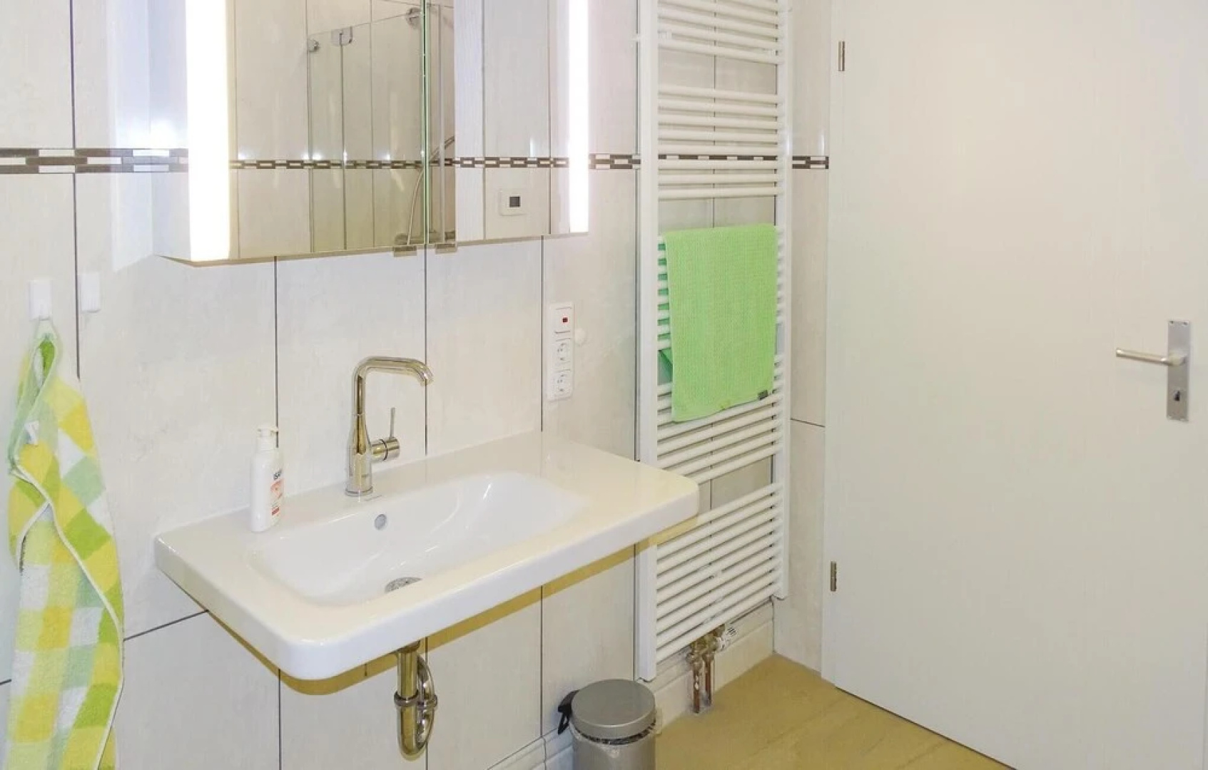 Awesome Apartment in Warwerort With 2 Bedrooms and Internet