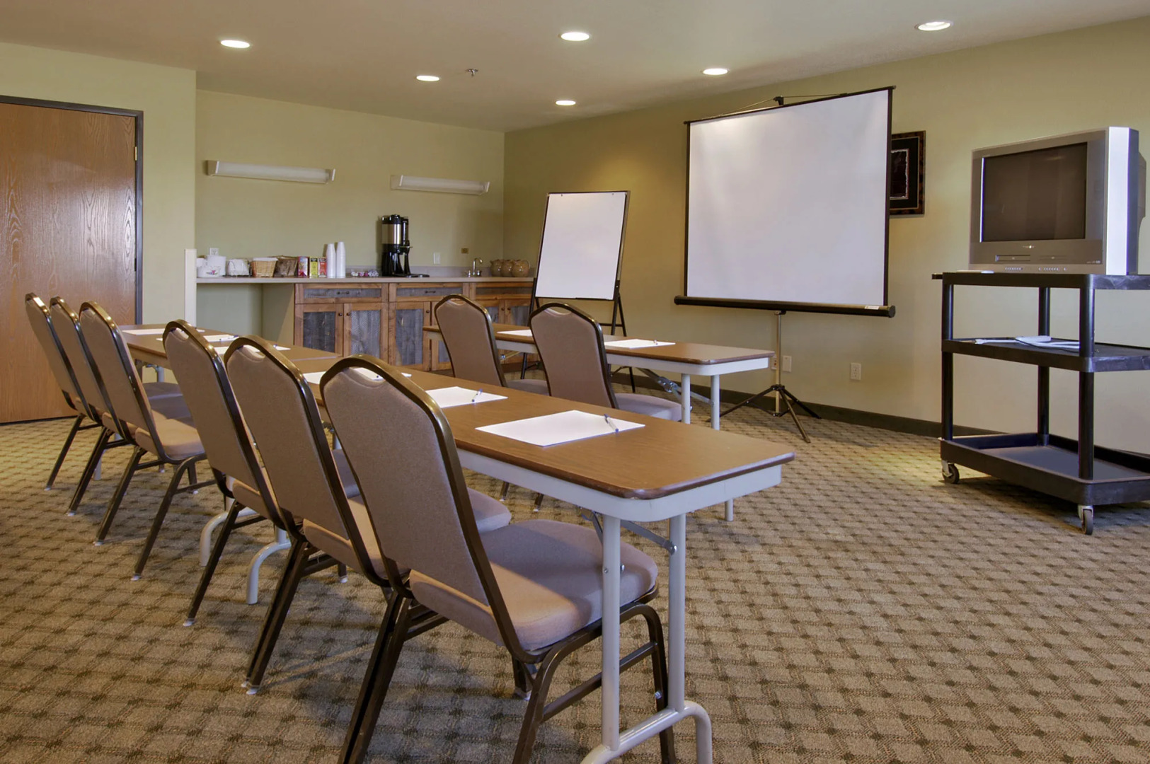 Pinedale Hotel & Suites