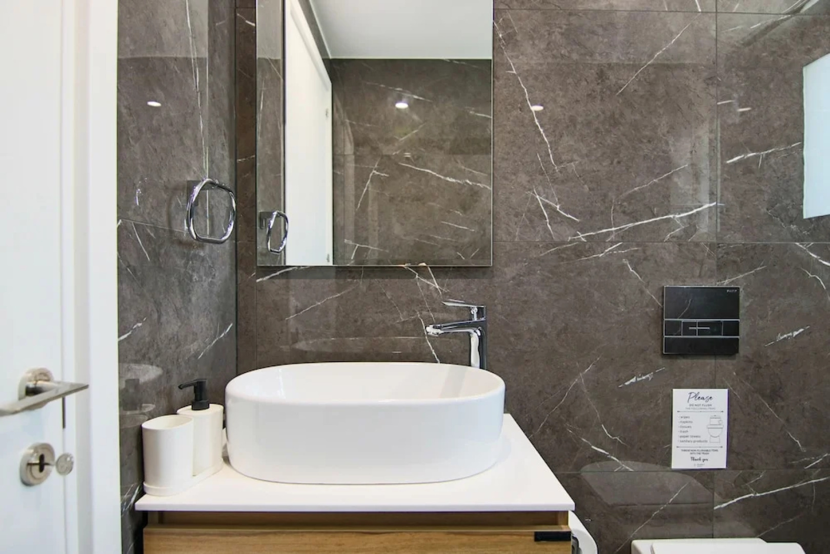 Phaedrus Living: Sea View Anna Residence 202