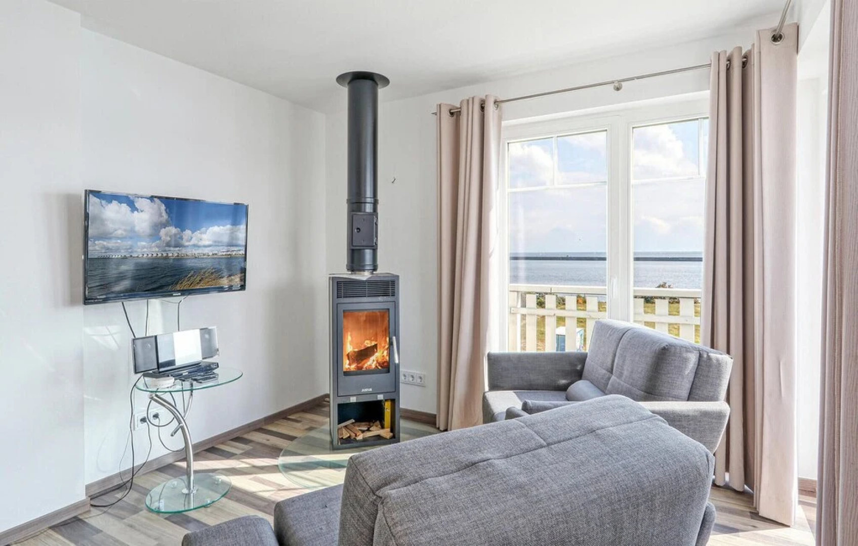 Weiße Strandvilla/56a O