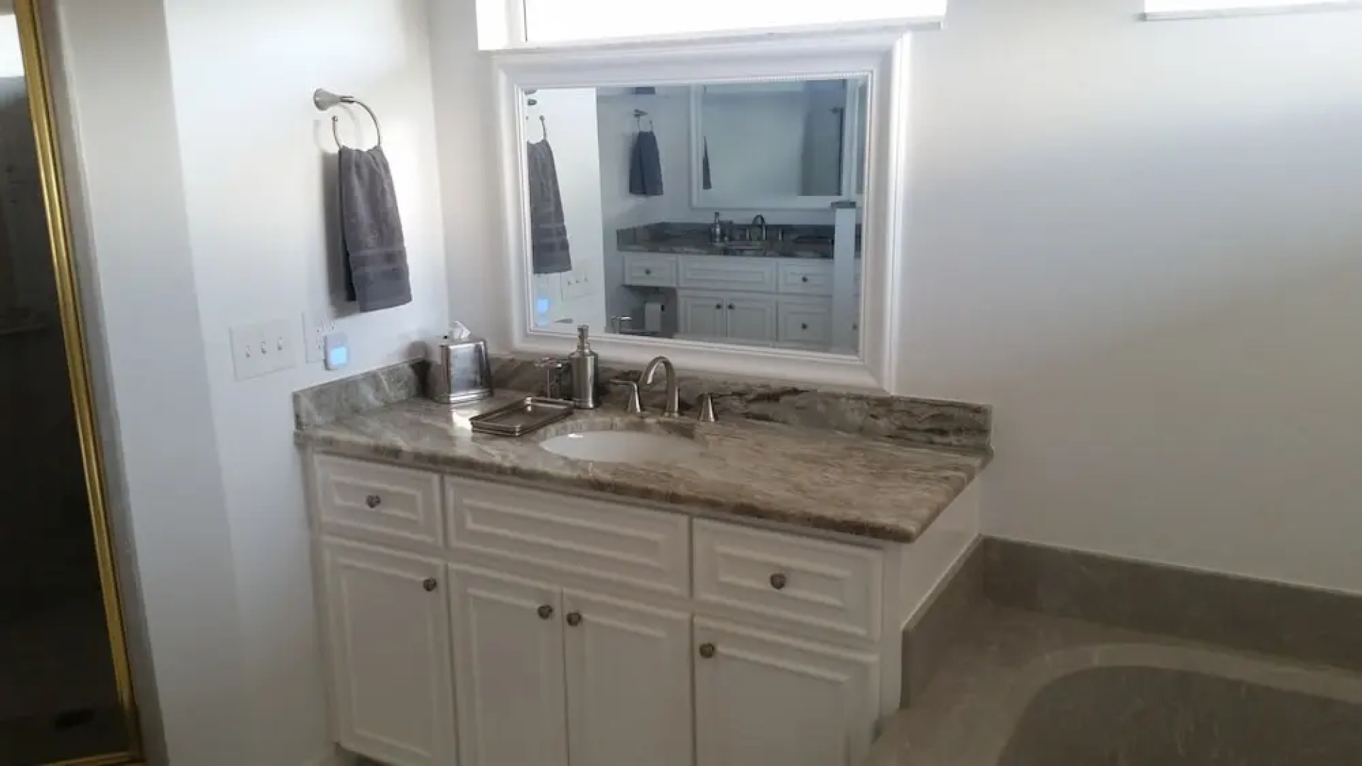 Awesome Florida Canal Home - Three Bedroom Home
