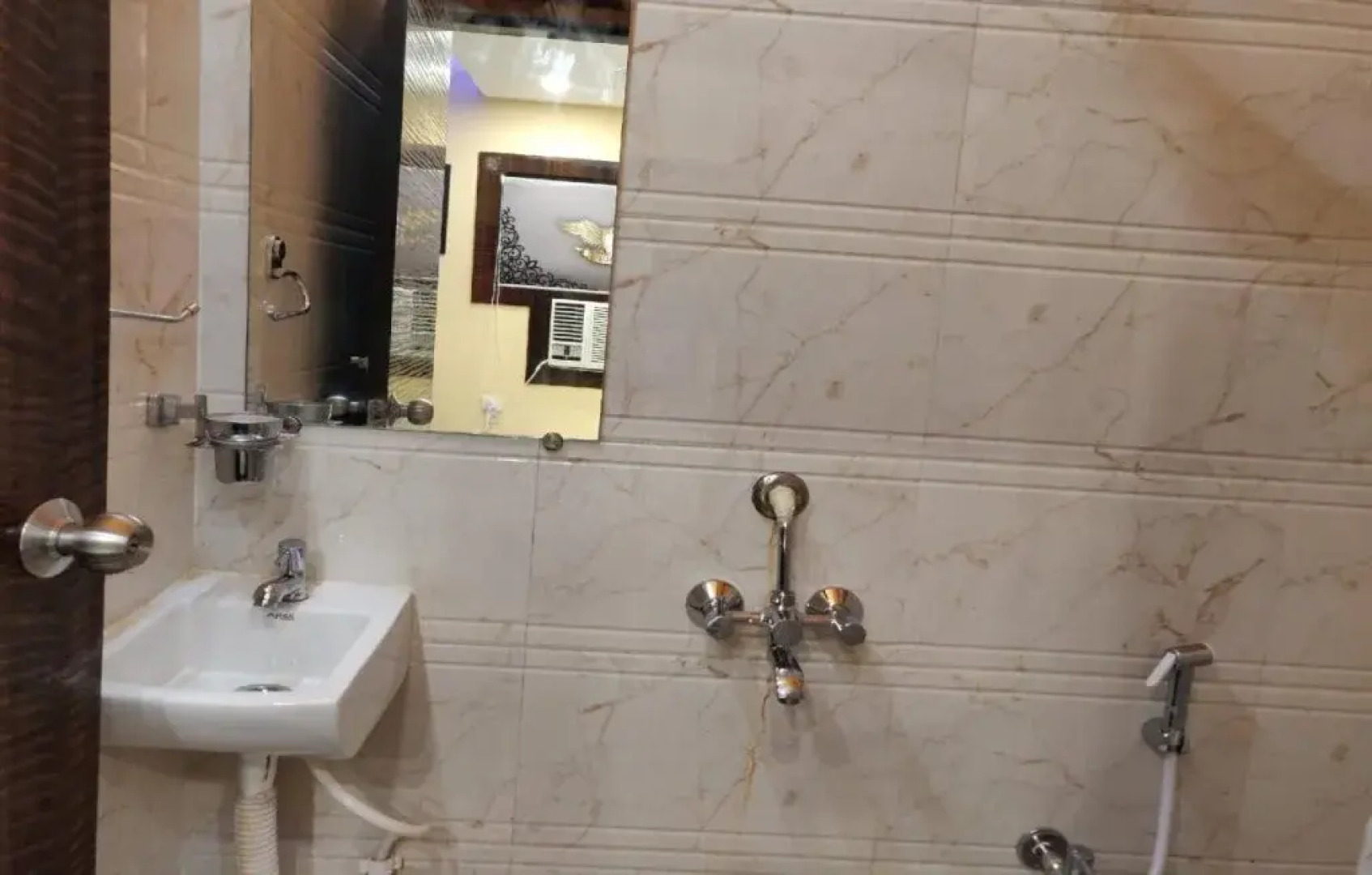 Hotel Ops By OYO Rooms