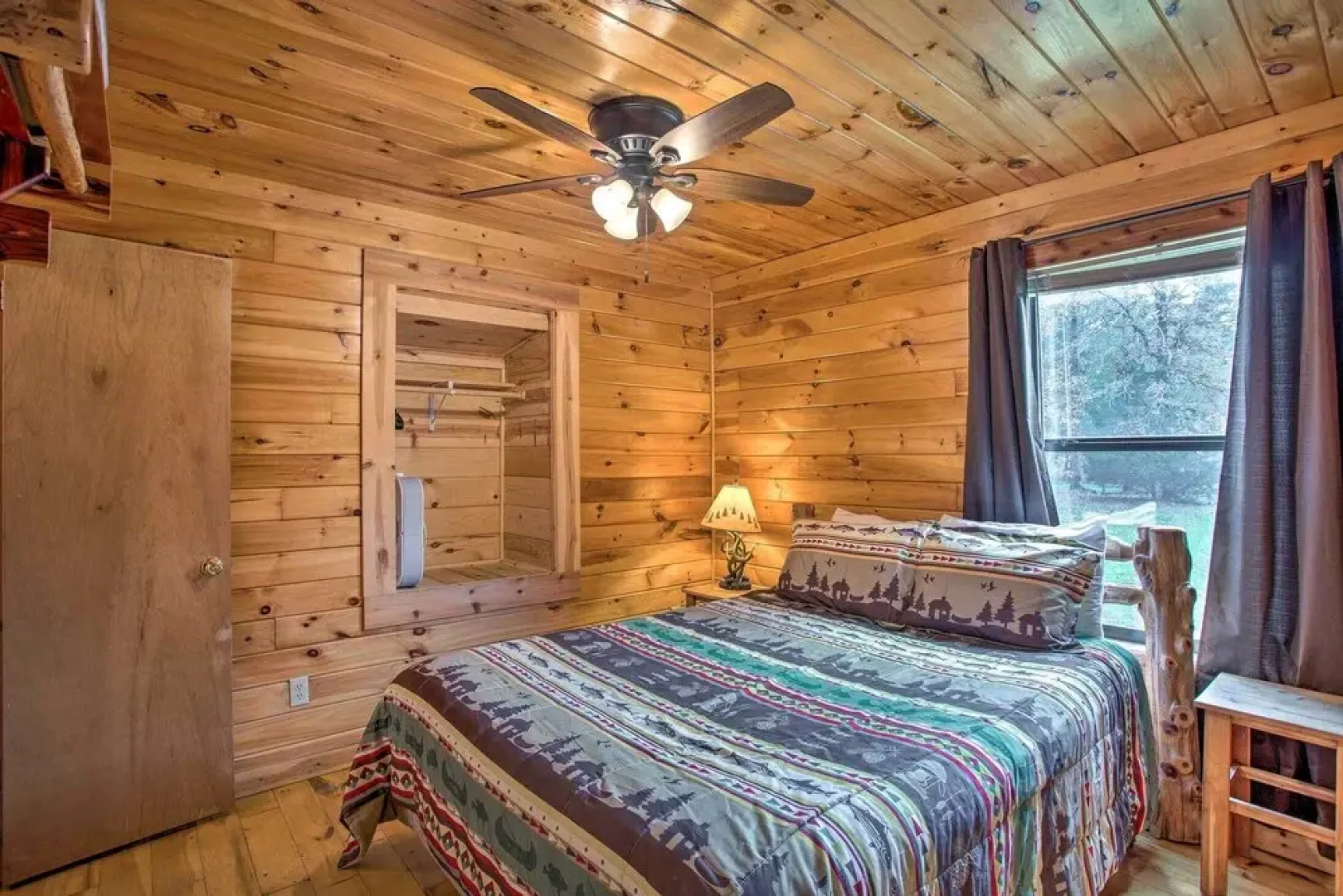 Cozy Starlight Cabin: 6 Miles to Beavers Bend!