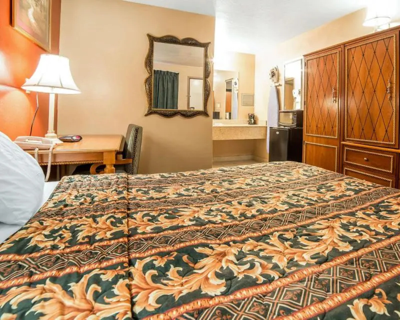 Rodeway Inn & Suites