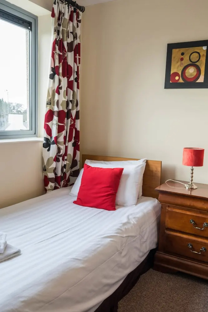 The Courtyard Apartments