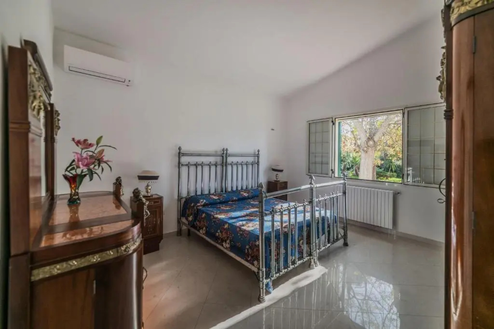 Villa con grande piscina privata e 5 camere m550