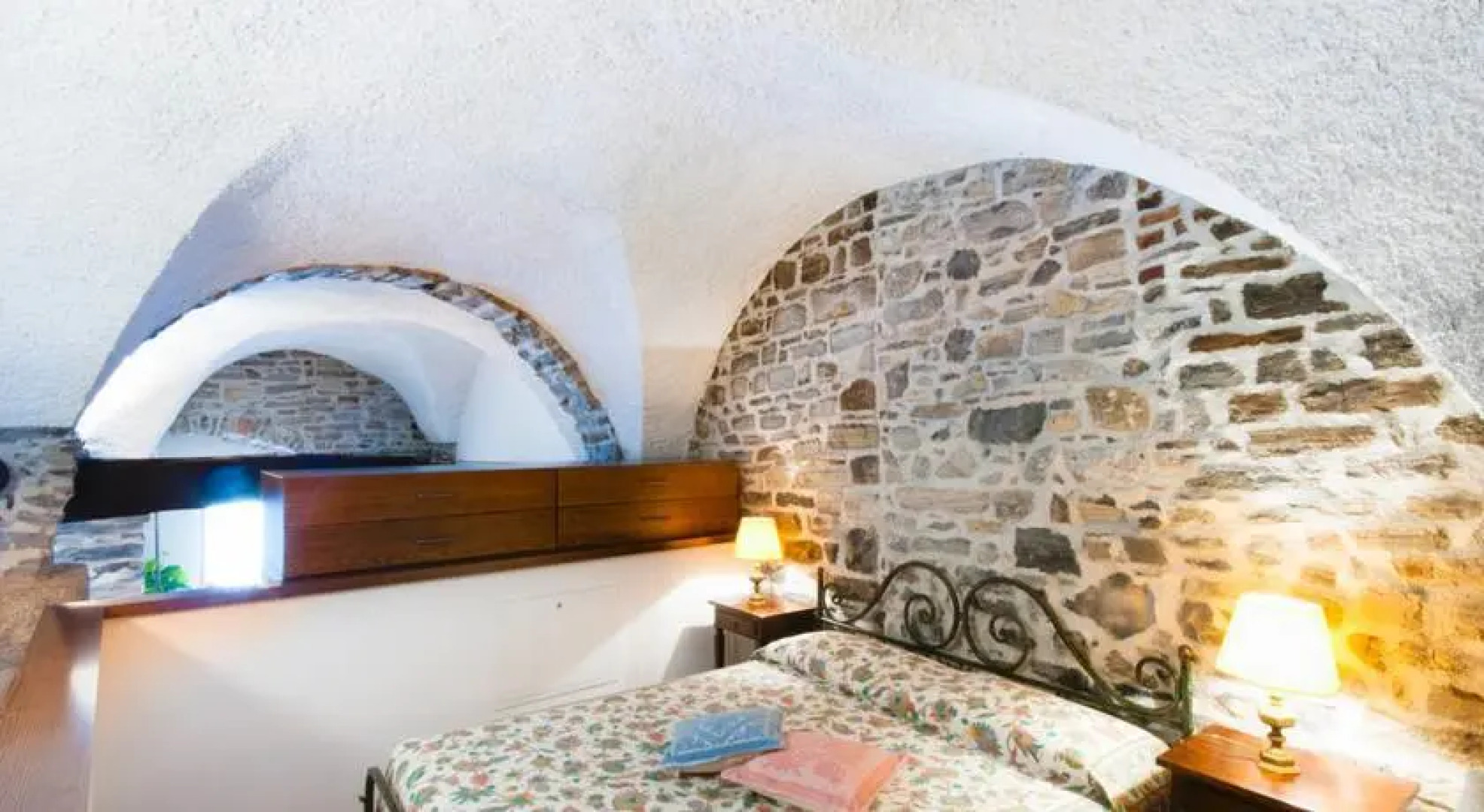 Terrace directly on Lake Como