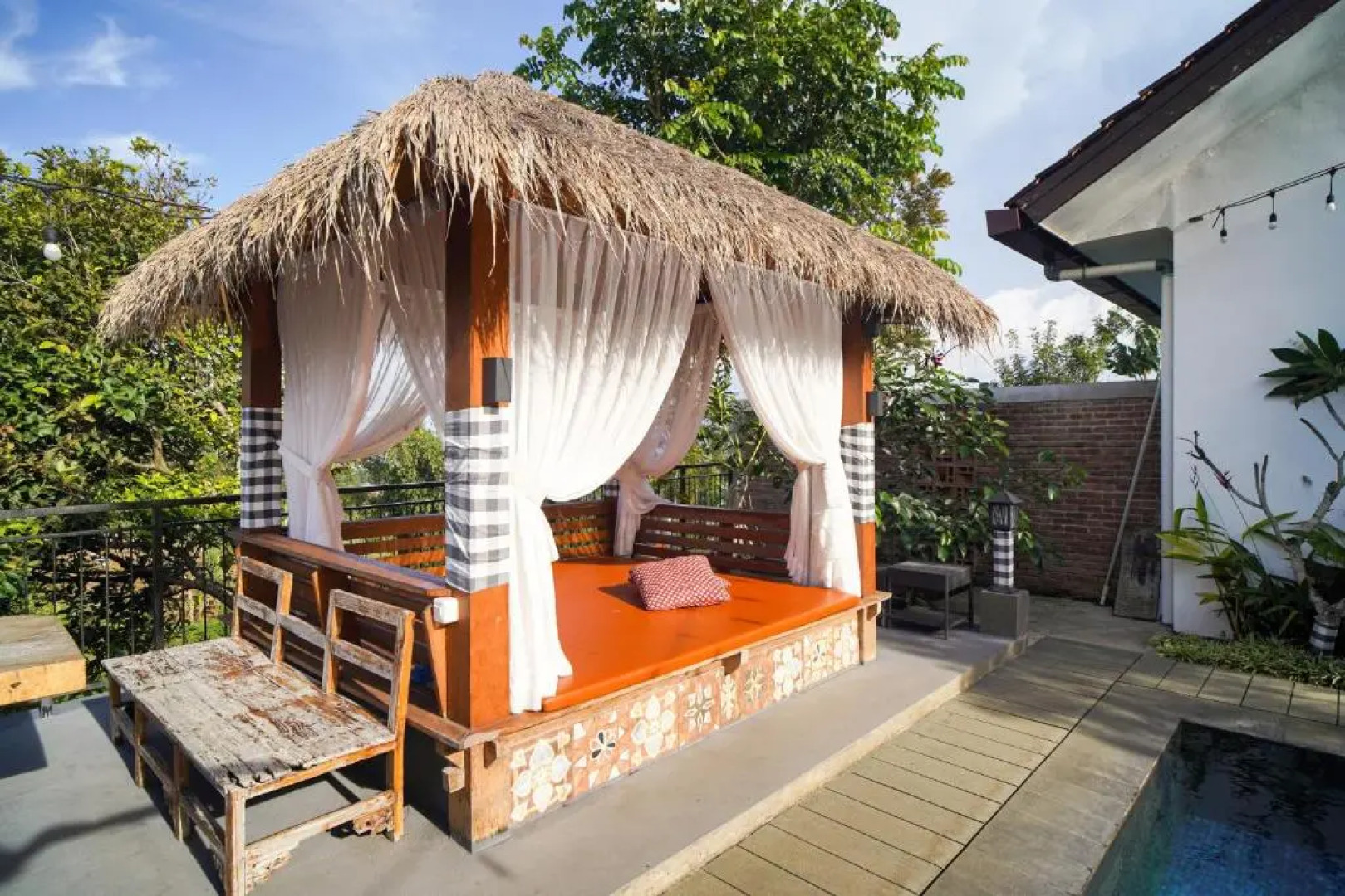 Omah Angkul-Angkul Villa