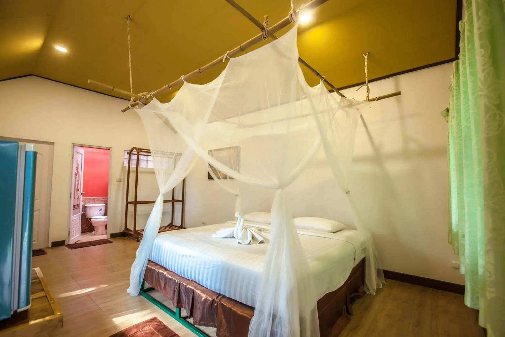 Varee Valley Resort and Restaurant