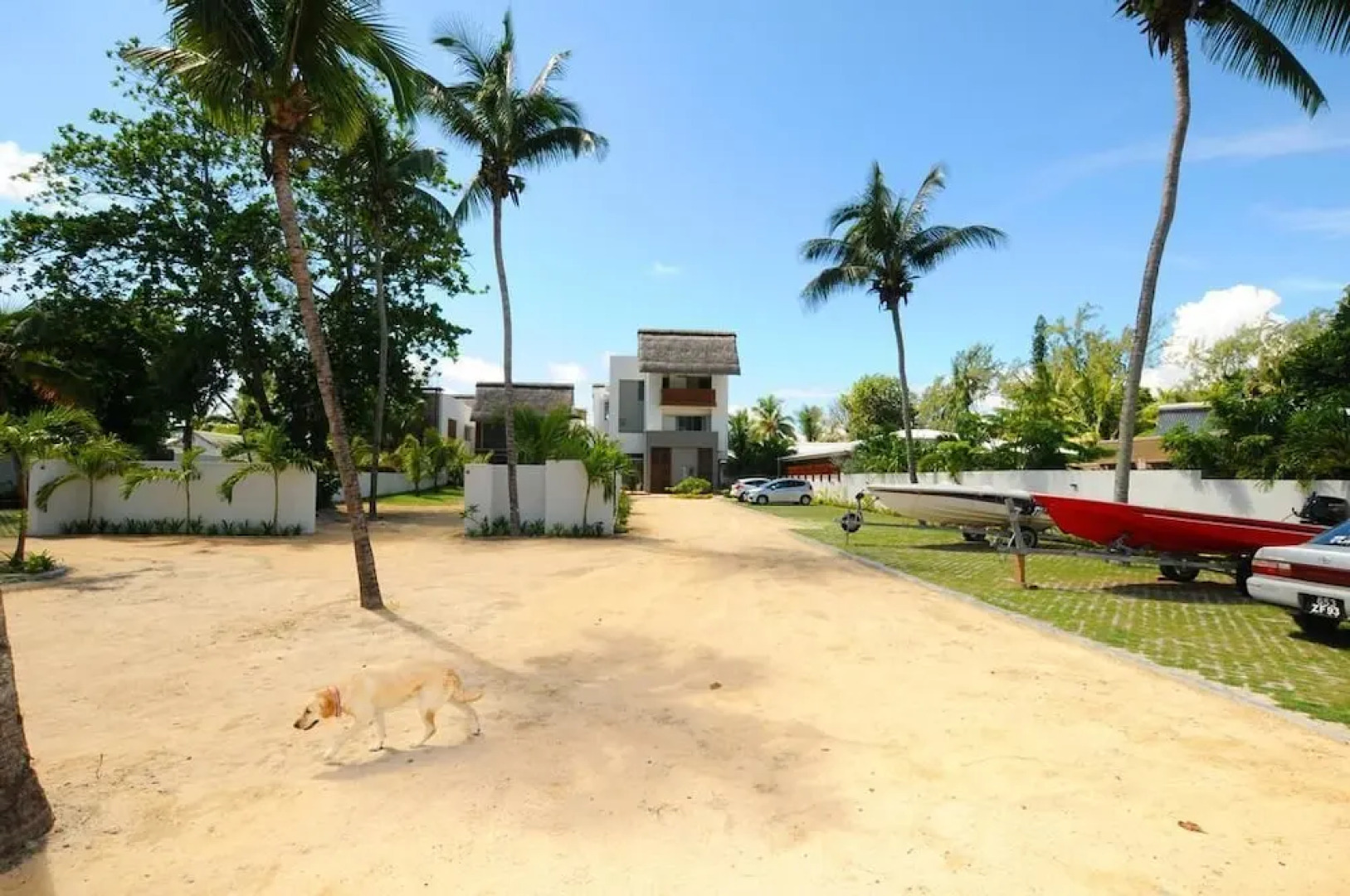 Beach and Pool Poste Lafayette