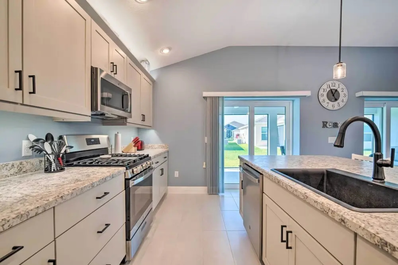 Sunlit Escape in The Villages w/ Screened Porch!