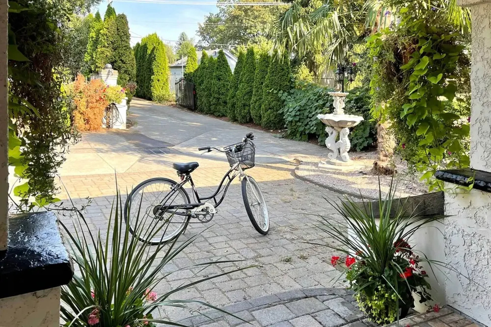 Well-appointed Milwaukie Home: Great Location