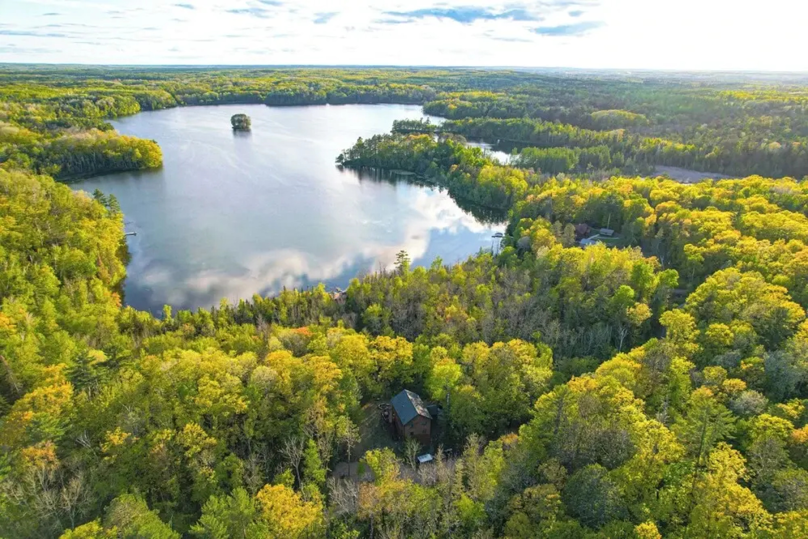 Paddle Ready: Hayward Lake View Retreat w/ BBQ