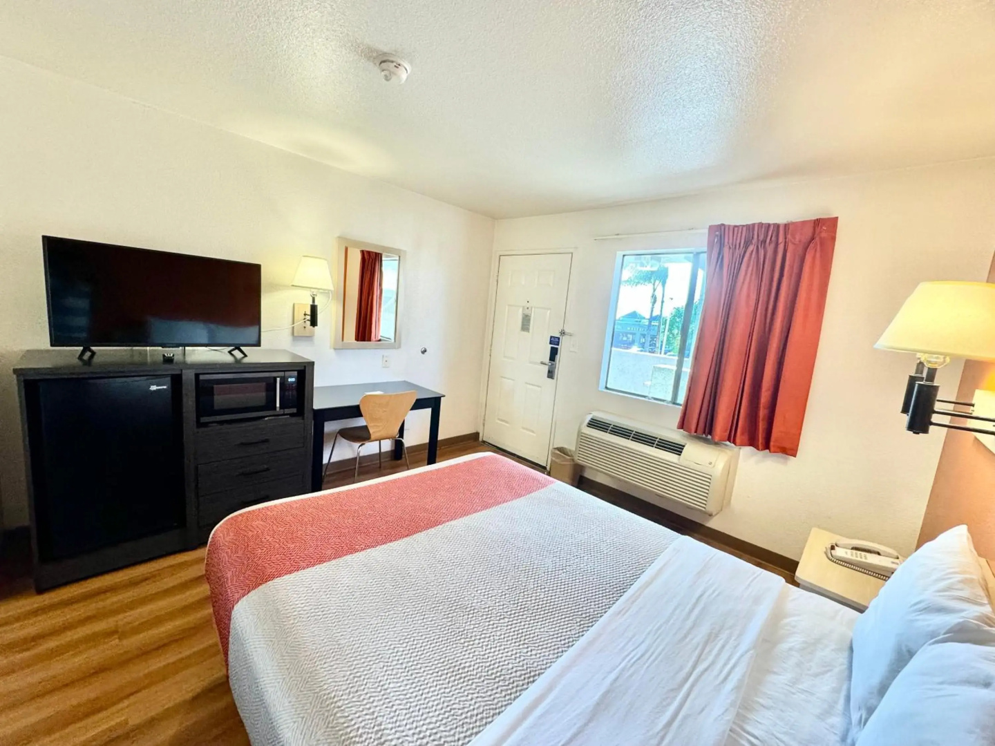 Motel 6 Bellflower, CA - Los Angeles