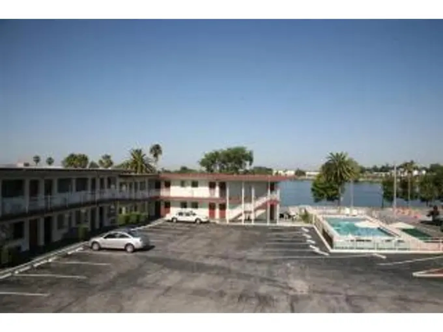 Lake Wire Inn
