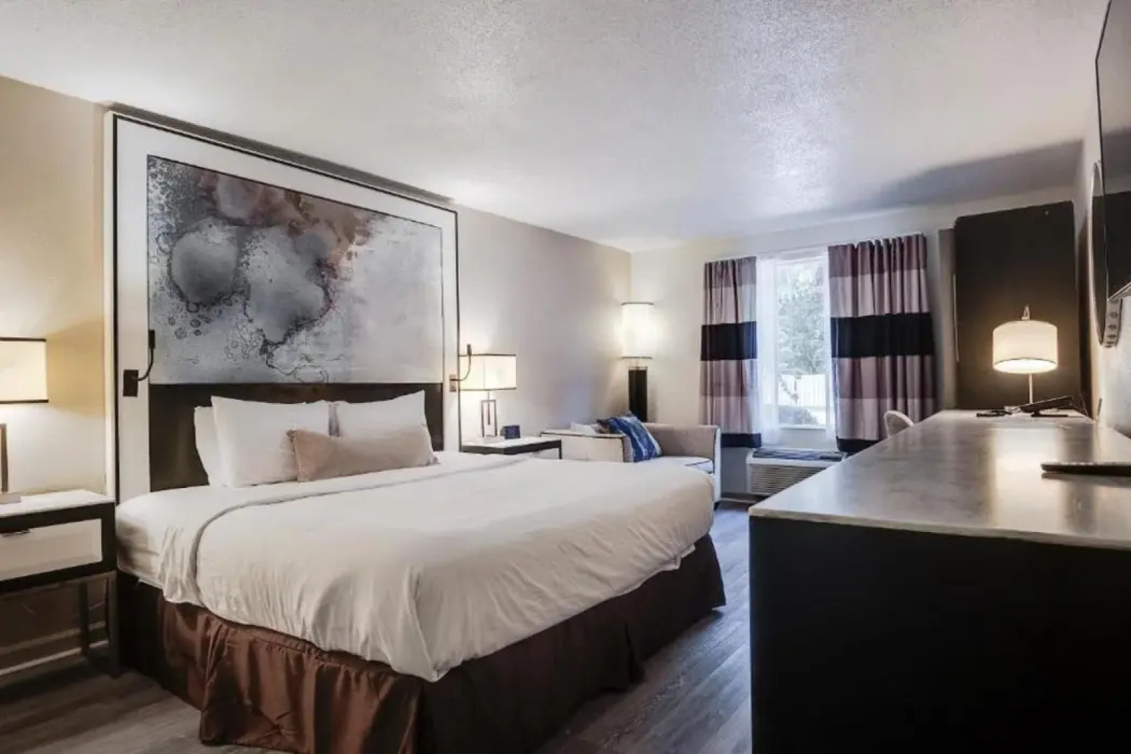 Cottonwood Suites Savannah Hotel & Conference Center