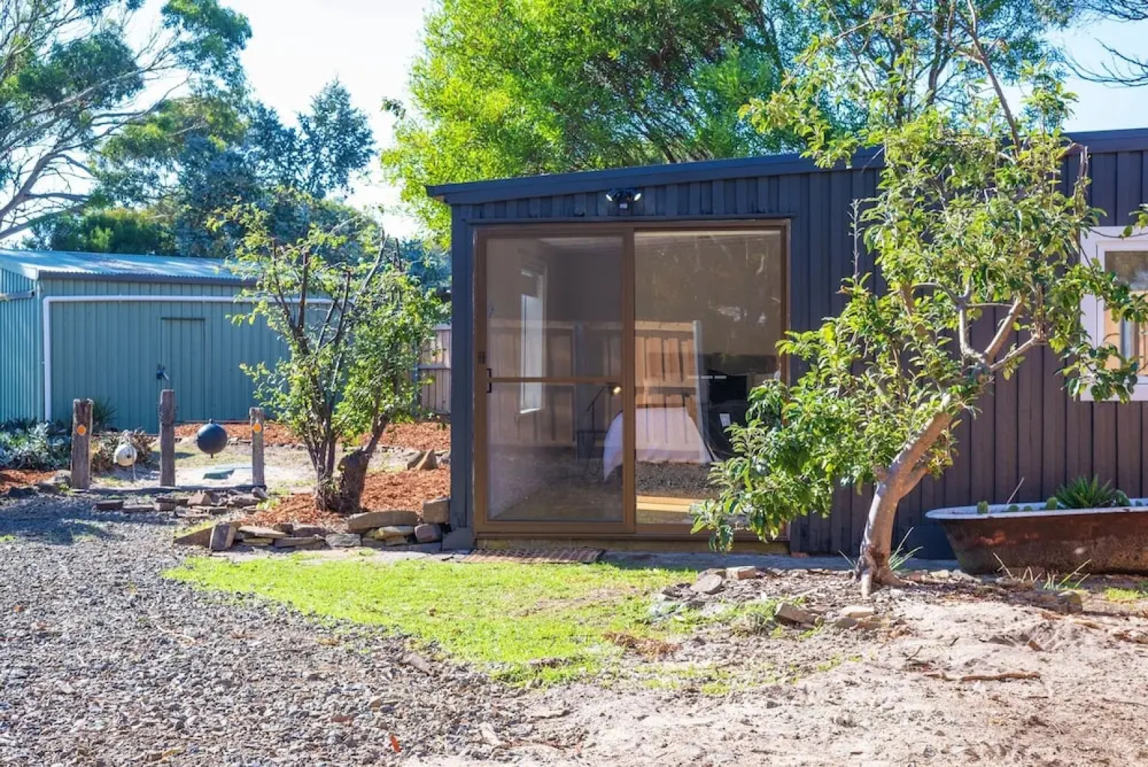 3 Bedroom Entertainer with Bungalow Next To Beach