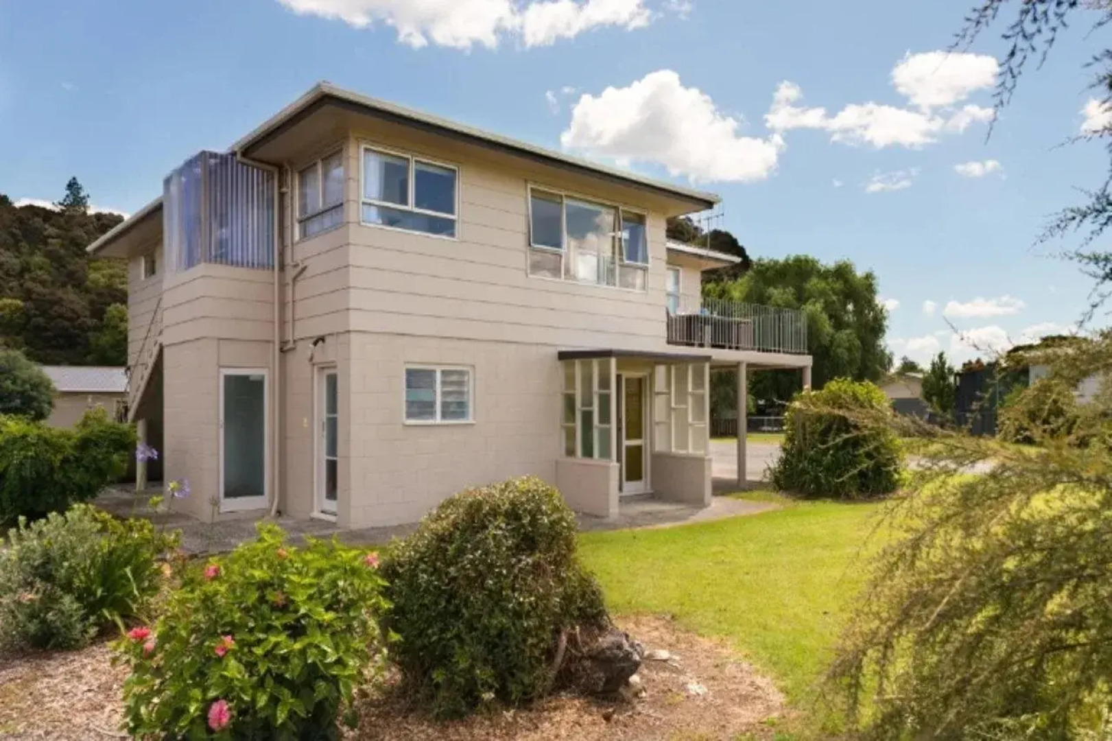 Waitangi Beach Units