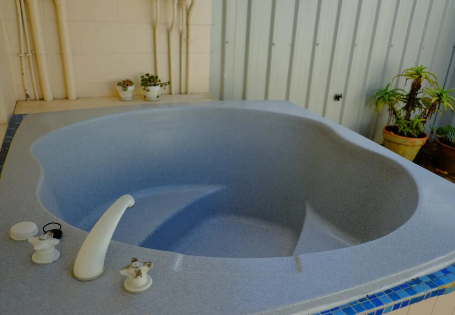 Ann’s Volcanic Motel