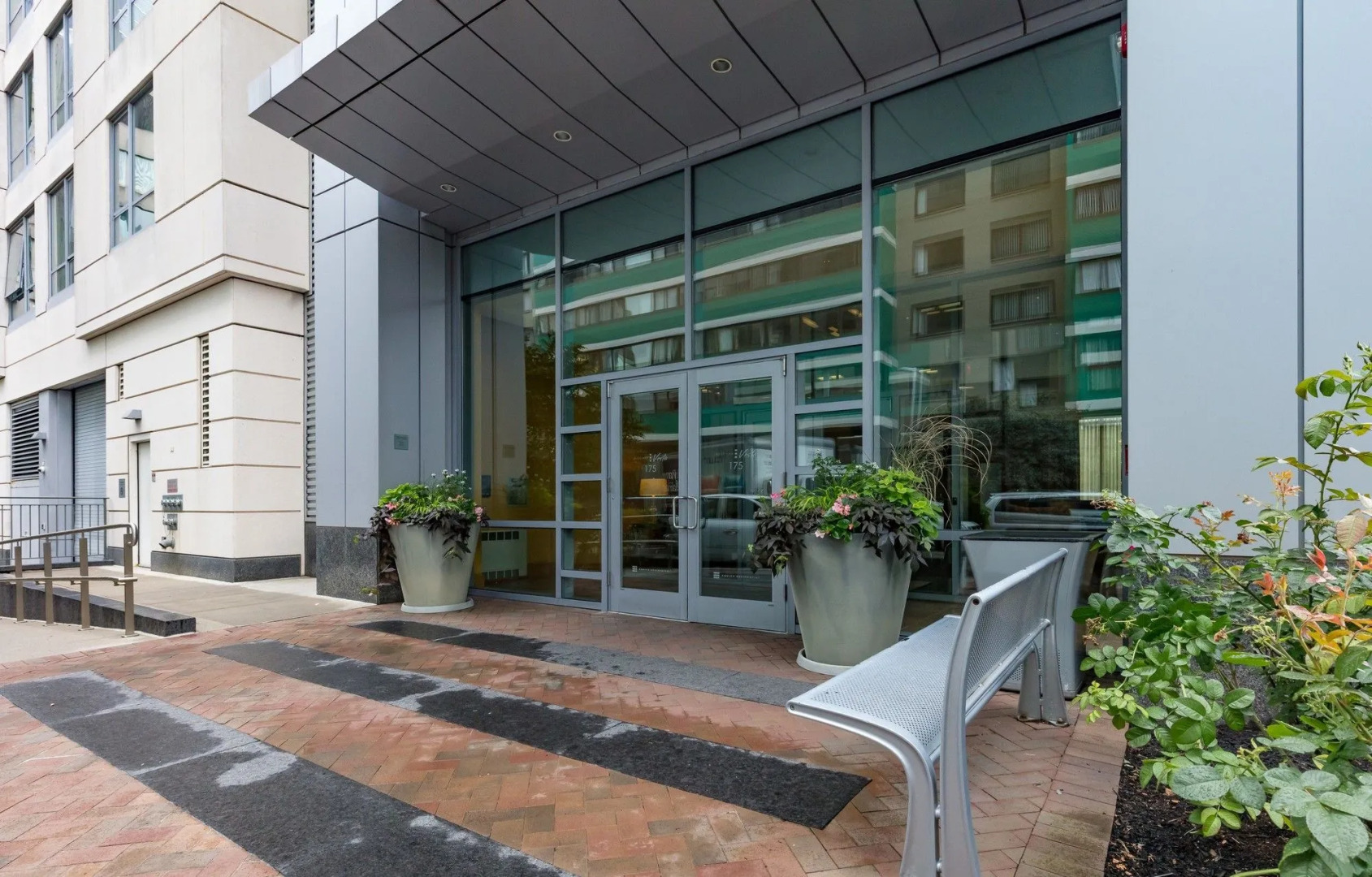 Global Luxury Suites at West End