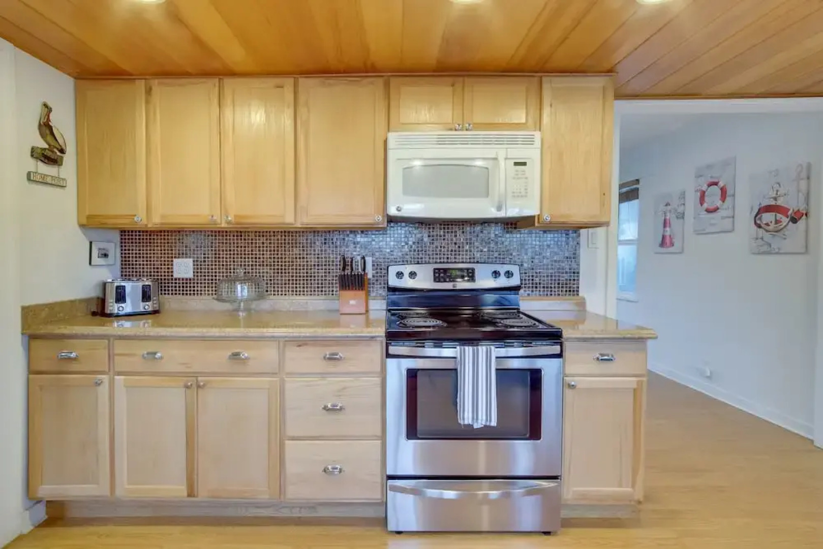 Charming Gold Beach Home < 1 Mi to Rogue River!